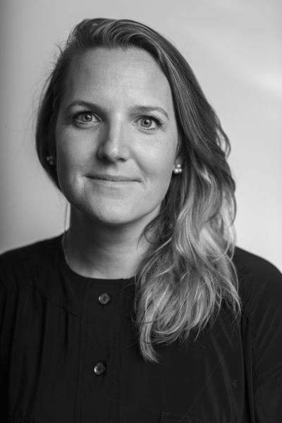 Portrait photo in black/white of Cathrine Bloch Veiberg 2021